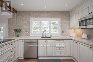 885 Long Drive, Burlington, Ontario  L7T 3J8 - Photo 7 - W12960092