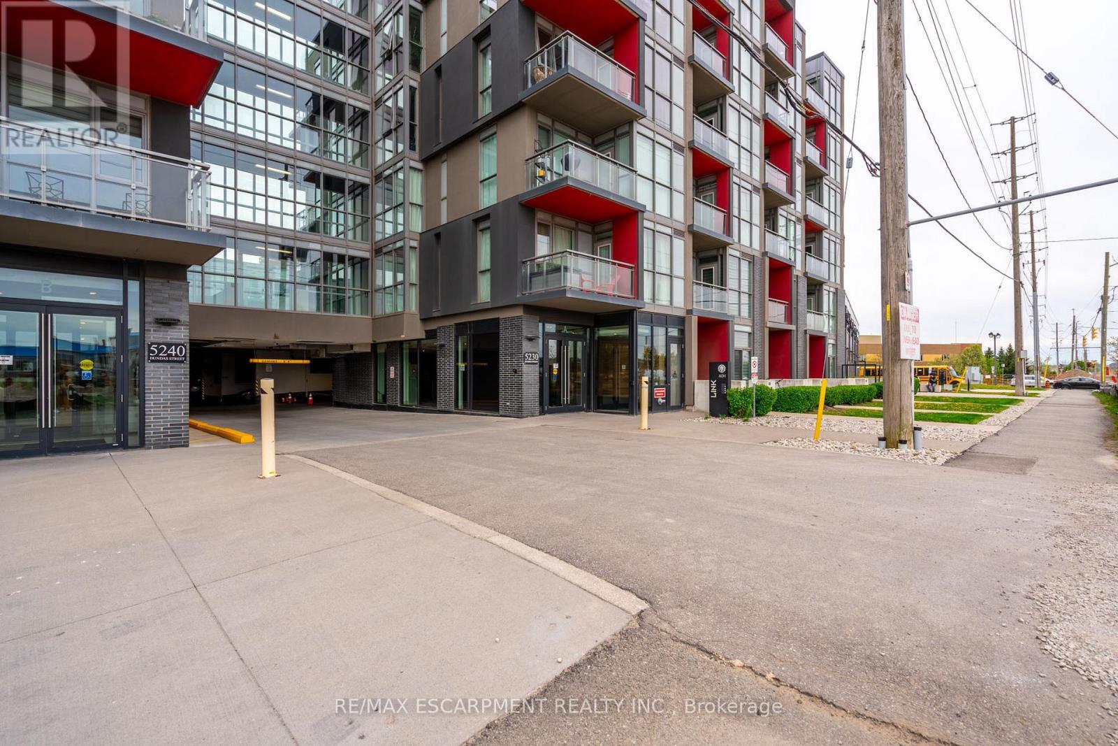 B418 - 5240 Dundas Street, Burlington, Ontario  L7L 0J6 - Photo 2 - W12960120