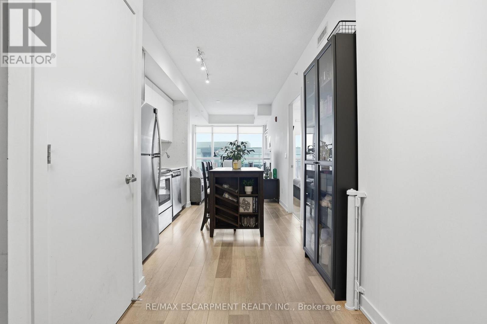 B418 - 5240 Dundas Street, Burlington, Ontario  L7L 0J6 - Photo 5 - W12960120