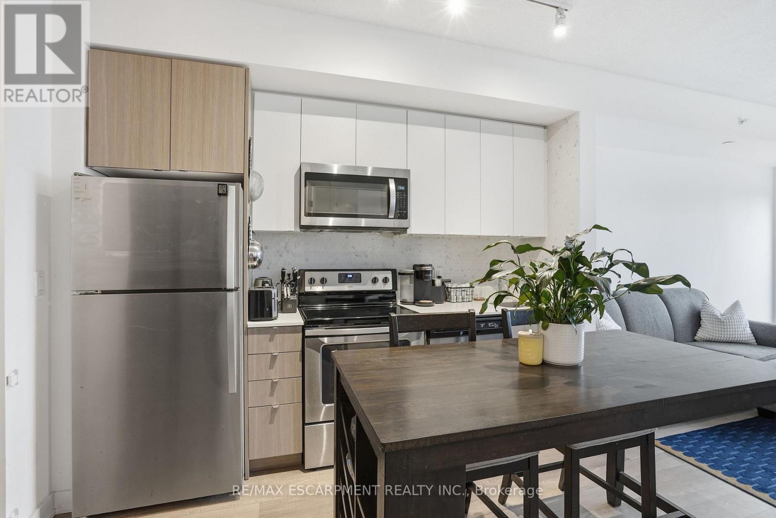 B418 - 5240 Dundas Street, Burlington, Ontario  L7L 0J6 - Photo 7 - W12960120