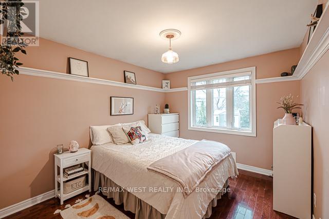 17 Saybrook Avenue, Toronto, Ontario  M8Z 2V3 - Photo 17 - W12960136