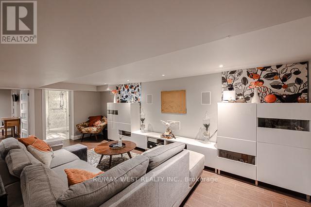 17 Saybrook Avenue, Toronto, Ontario  M8Z 2V3 - Photo 21 - W12960136