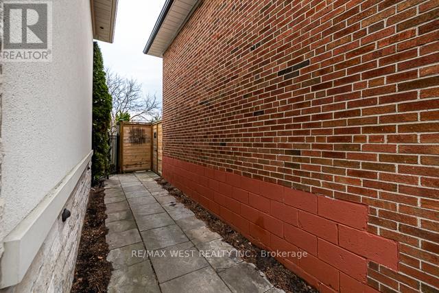 17 Saybrook Avenue, Toronto, Ontario  M8Z 2V3 - Photo 3 - W12960136