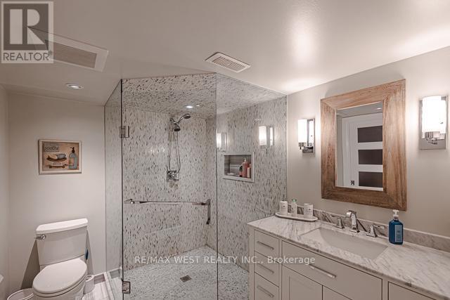 17 Saybrook Avenue, Toronto, Ontario  M8Z 2V3 - Photo 31 - W12960136