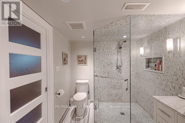 17 Saybrook Avenue, Toronto, Ontario  M8Z 2V3 - Photo 32 - W12960136