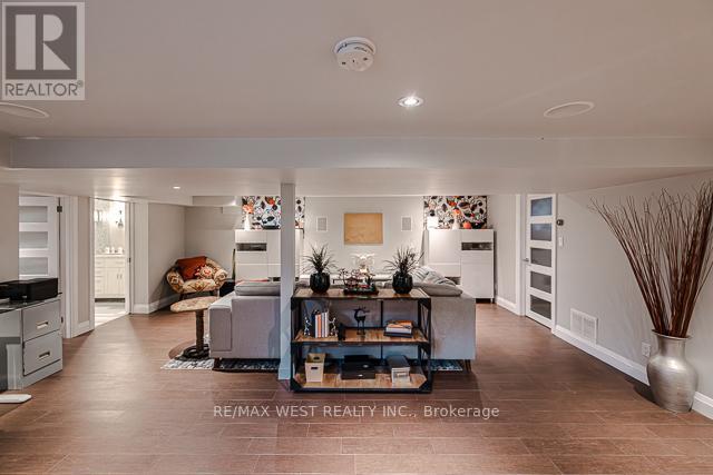 17 Saybrook Avenue, Toronto, Ontario  M8Z 2V3 - Photo 35 - W12960136