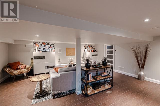 17 Saybrook Avenue, Toronto, Ontario  M8Z 2V3 - Photo 36 - W12960136