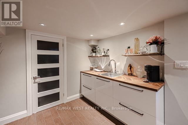 17 Saybrook Avenue, Toronto, Ontario  M8Z 2V3 - Photo 37 - W12960136