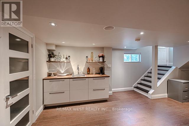 17 Saybrook Avenue, Toronto, Ontario  M8Z 2V3 - Photo 38 - W12960136