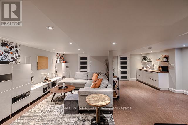 17 Saybrook Avenue, Toronto, Ontario  M8Z 2V3 - Photo 40 - W12960136