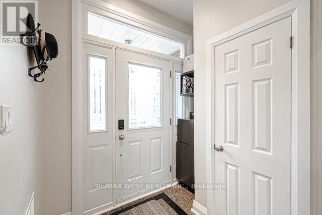 17 Saybrook Avenue, Toronto, Ontario  M8Z 2V3 - Photo 5 - W12960136