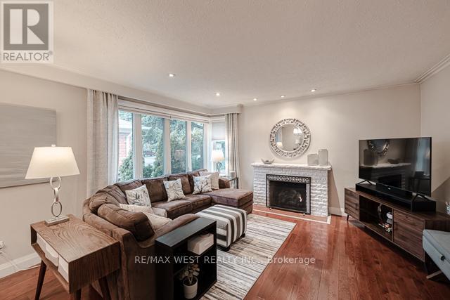 17 Saybrook Avenue, Toronto, Ontario  M8Z 2V3 - Photo 6 - W12960136