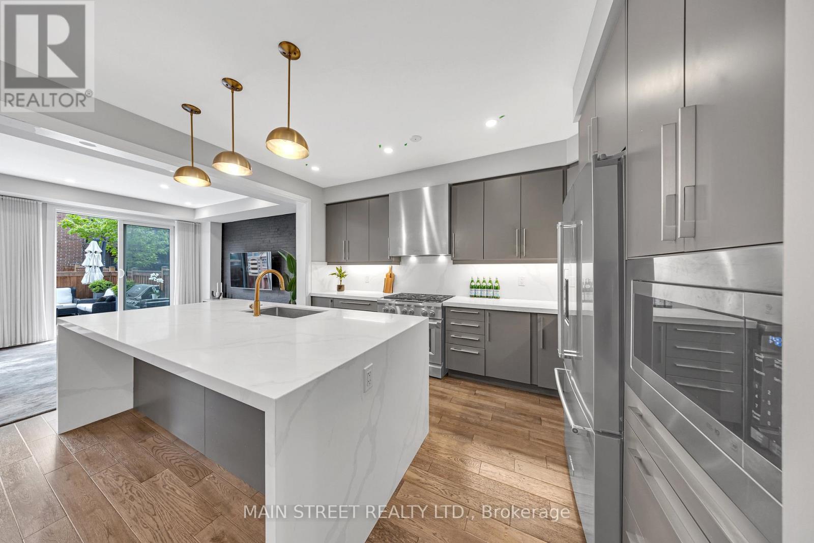 6 Vaudeville Drive, Toronto, Ontario M8W 0B5 - Photo 12 - W12960146