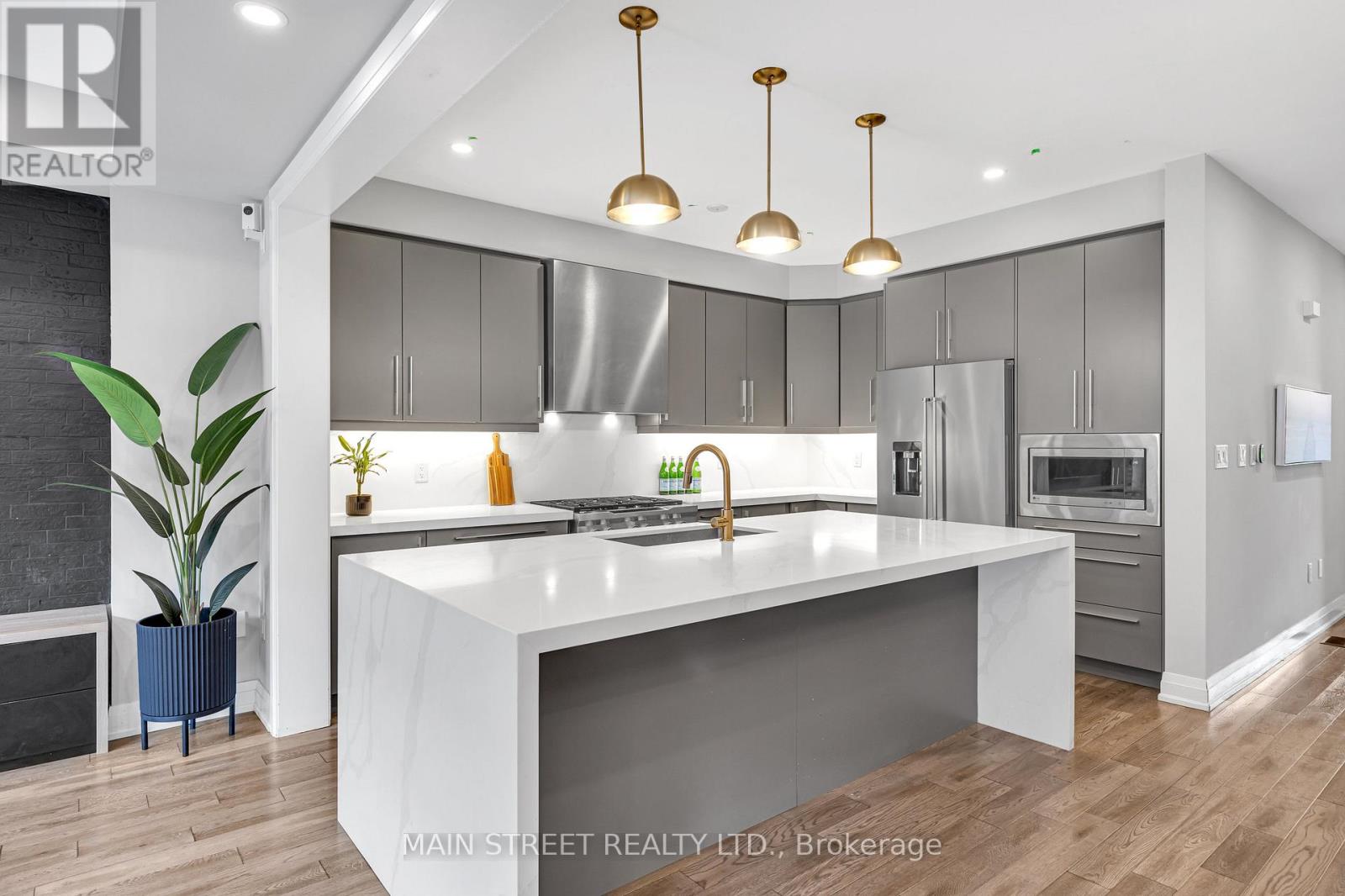 6 Vaudeville Drive, Toronto, Ontario M8W 0B5 - Photo 13 - W12960146