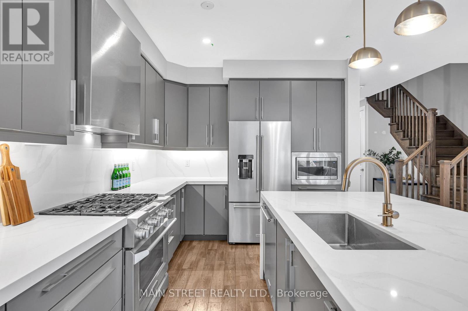 6 Vaudeville Drive, Toronto, Ontario M8W 0B5 - Photo 15 - W12960146