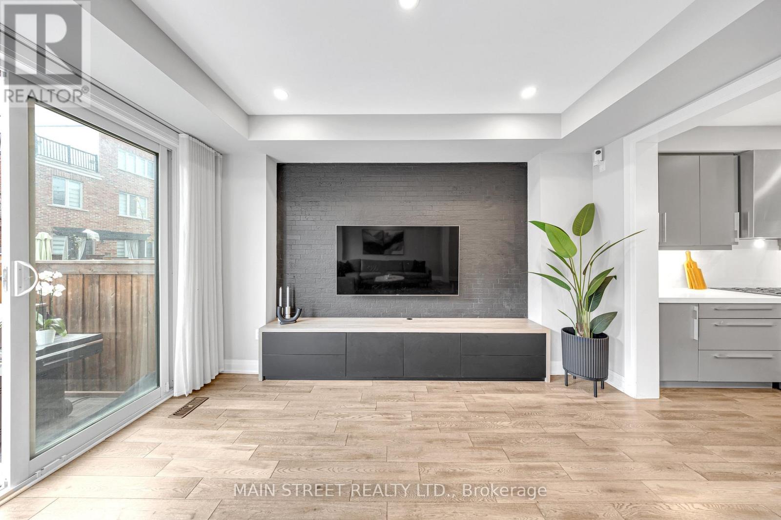 6 Vaudeville Drive, Toronto, Ontario M8W 0B5 - Photo 20 - W12960146