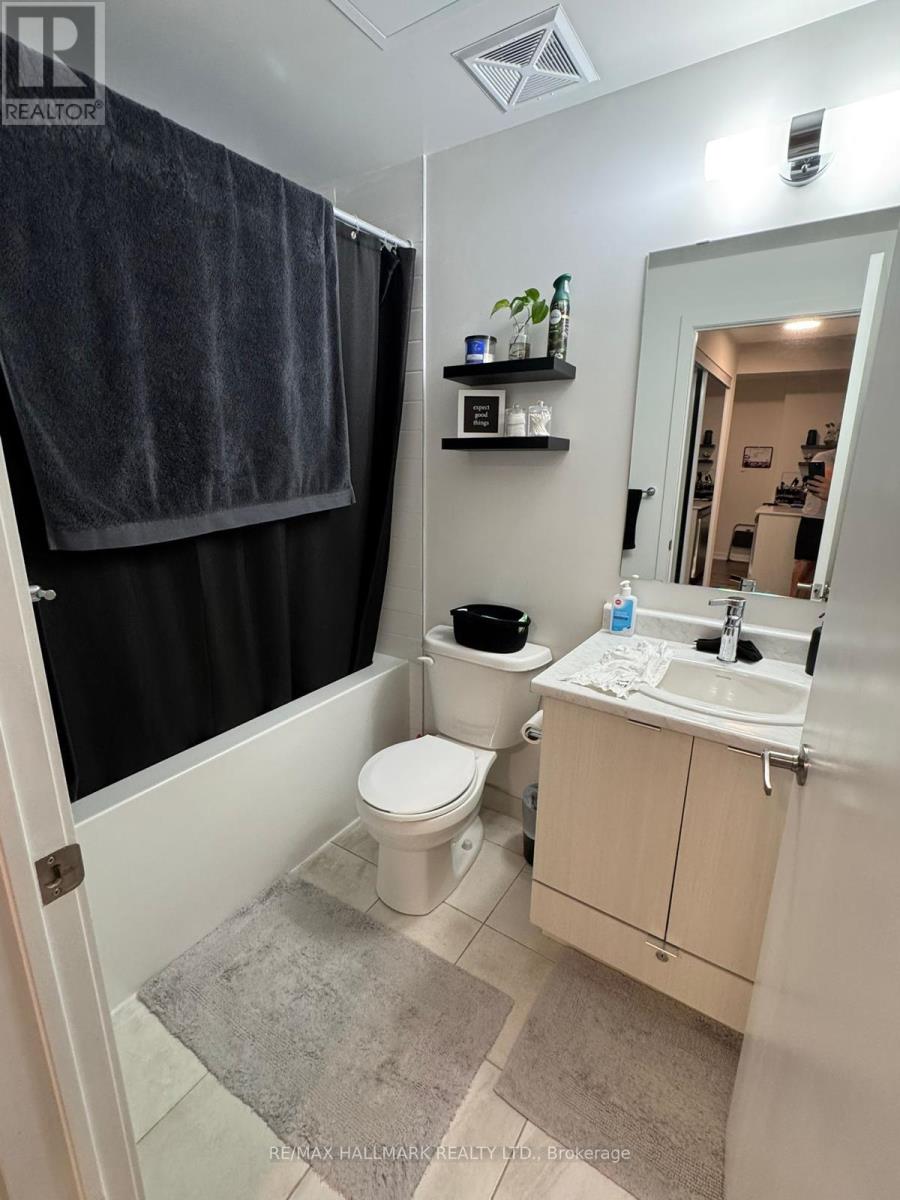 111 - 140 Canon Jackson Drive, Toronto, Ontario  M6M 0B9 - Photo 7 - W12960174