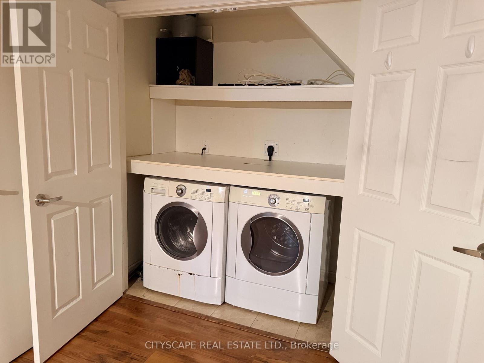 1210 Christie Circle, Milton, Ontario  L9T 6V5 - Photo 10 - W12960178