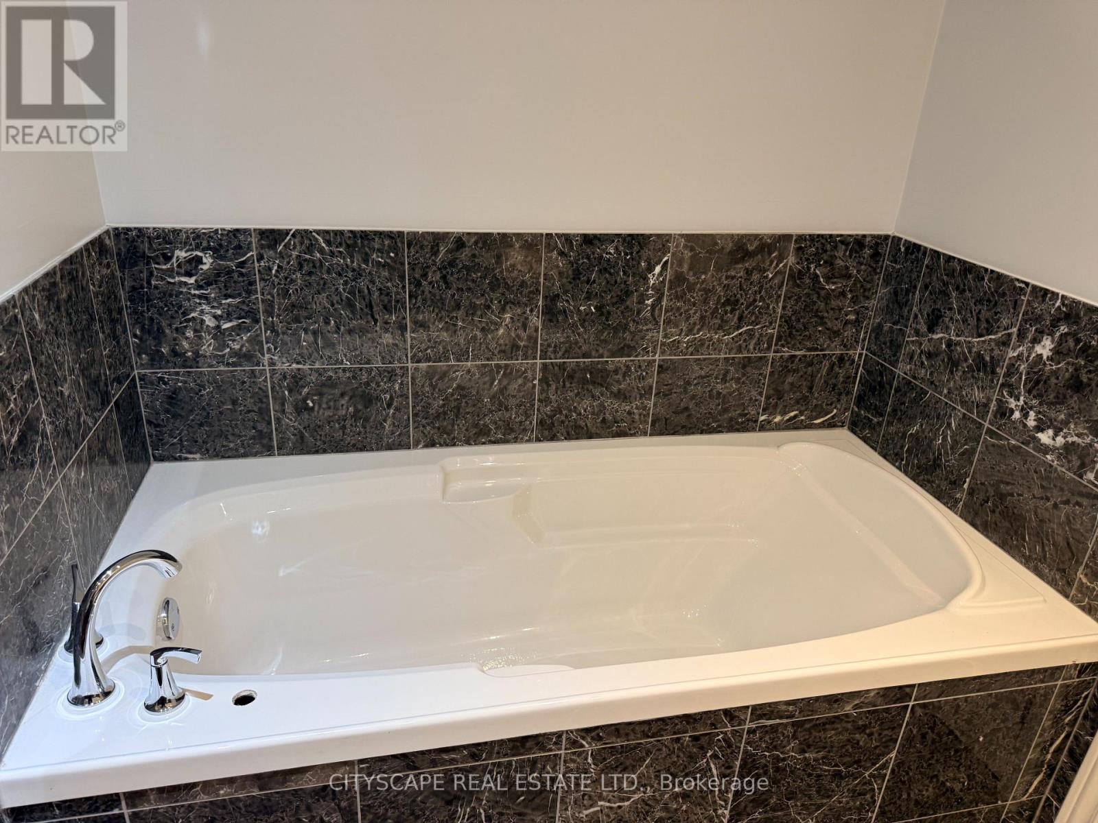 1210 Christie Circle, Milton, Ontario  L9T 6V5 - Photo 11 - W12960178