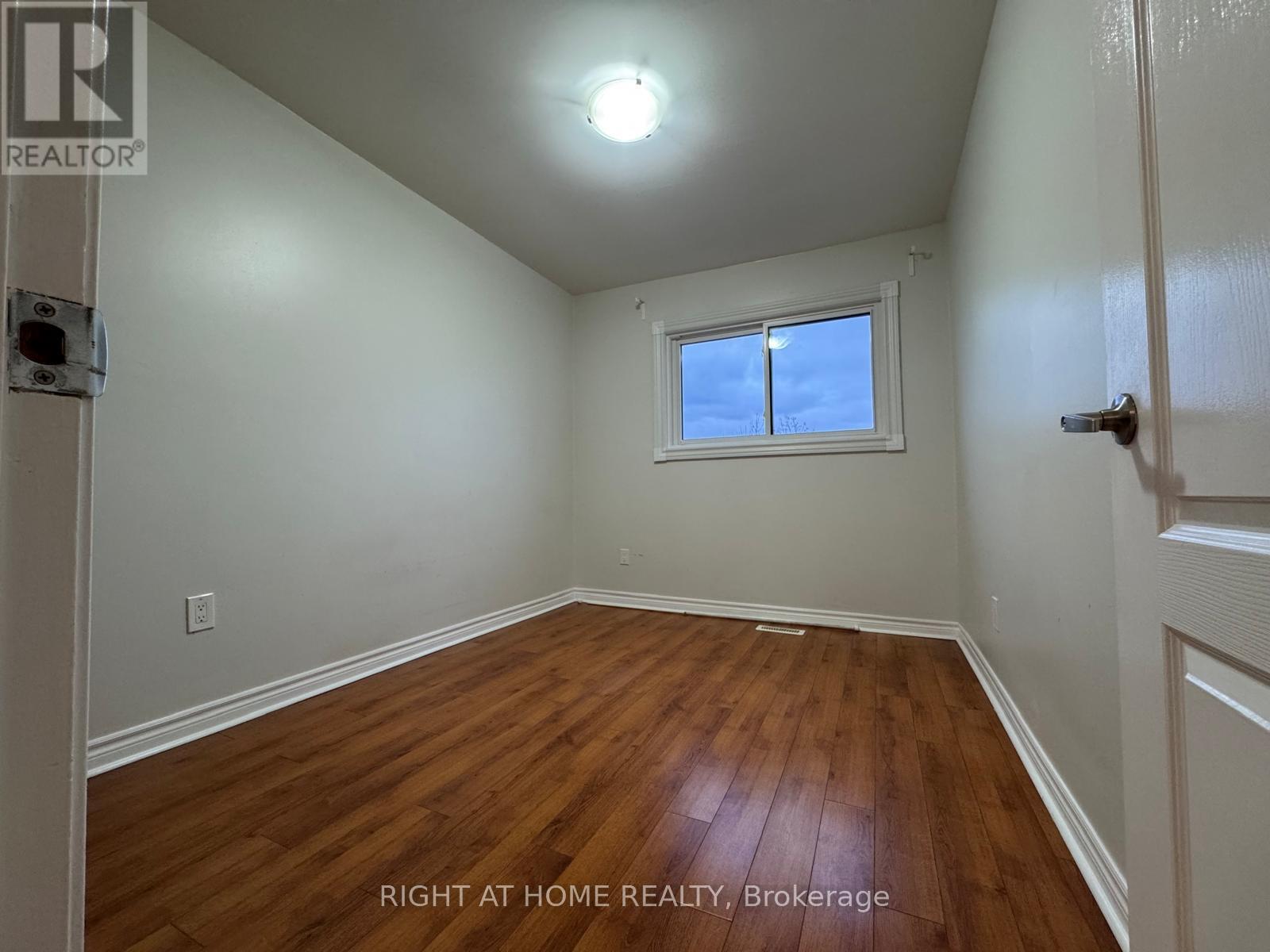 3369 Burdock Place, Mississauga, Ontario  L5A 4B7 - Photo 6 - W12960184