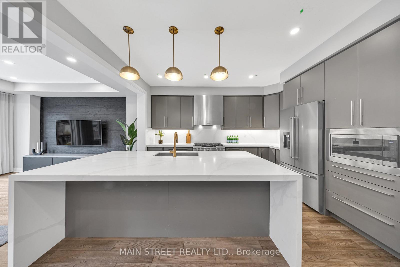 6 Vaudeville Drive, Toronto, Ontario  M8W 0B5 - Photo 11 - W12960192