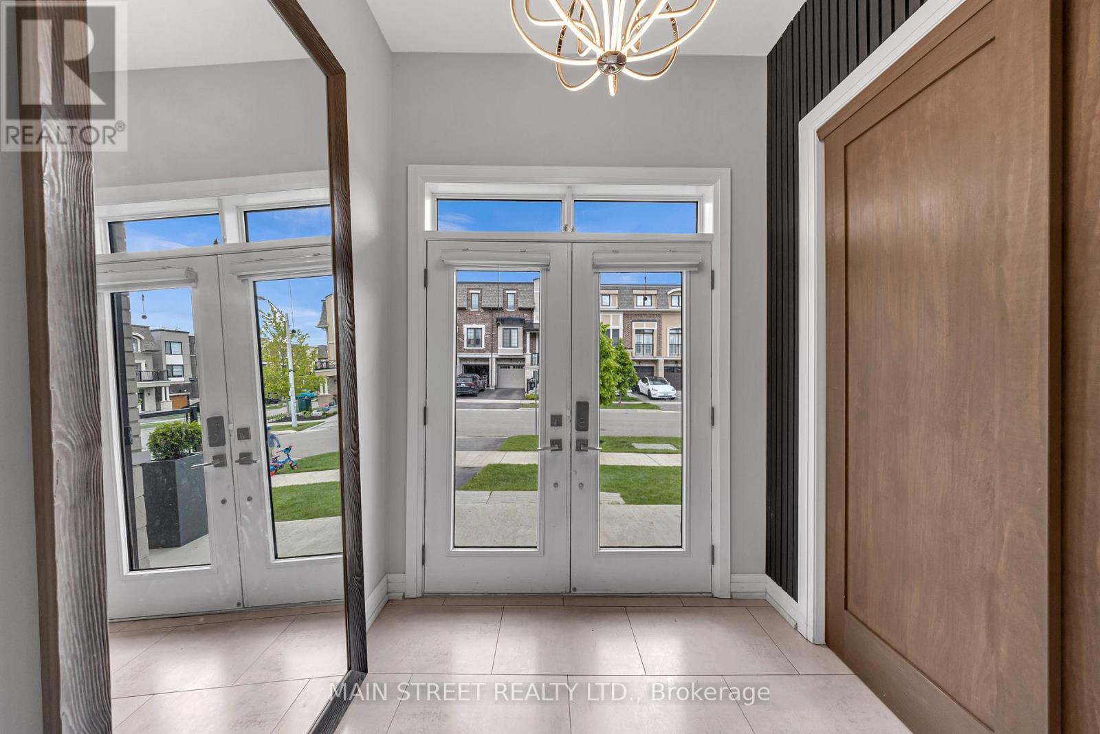 6 Vaudeville Drive, Toronto, Ontario  M8W 0B5 - Photo 2 - W12960192