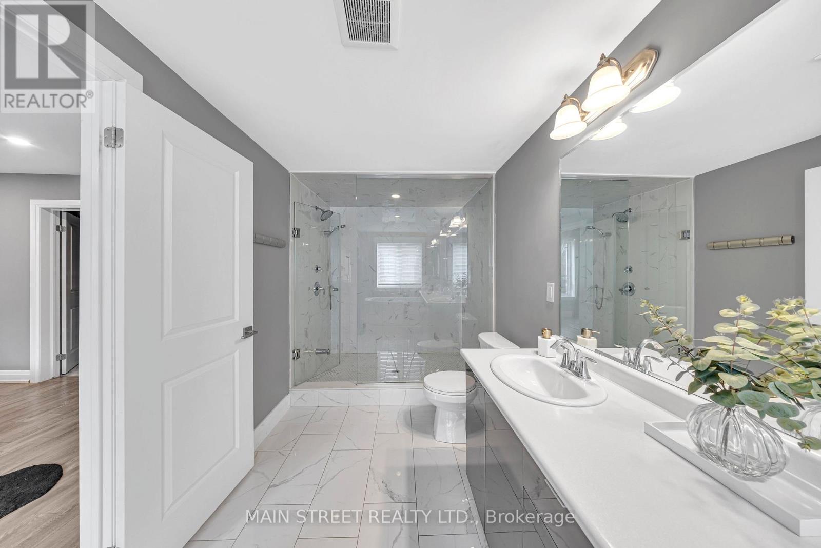 6 Vaudeville Drive, Toronto, Ontario  M8W 0B5 - Photo 27 - W12960192