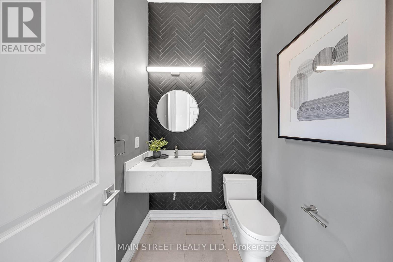 6 Vaudeville Drive, Toronto, Ontario  M8W 0B5 - Photo 4 - W12960192