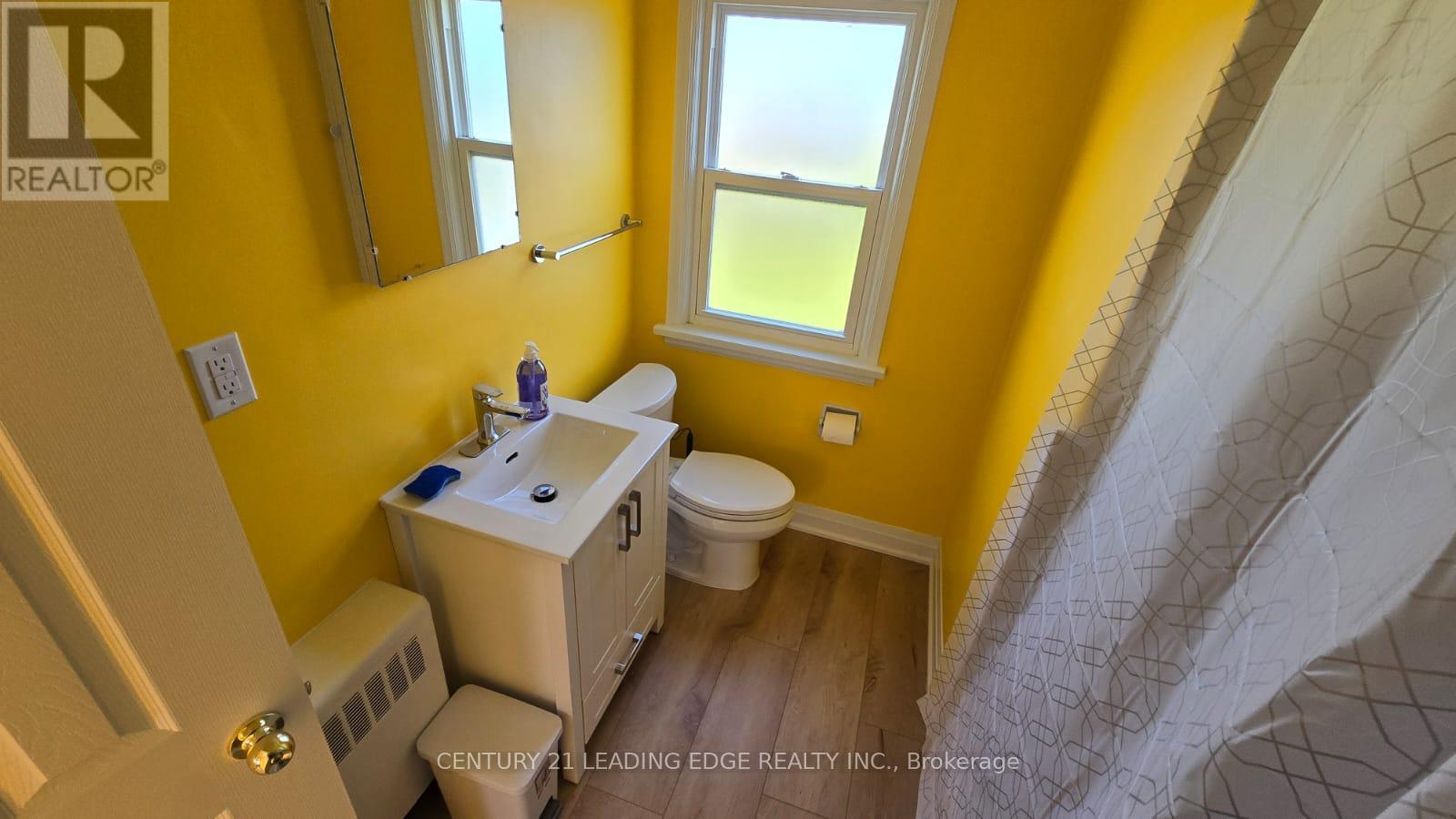 70 Westdale Drive, Toronto, Ontario  M3K 1A6 - Photo 11 - W12960218