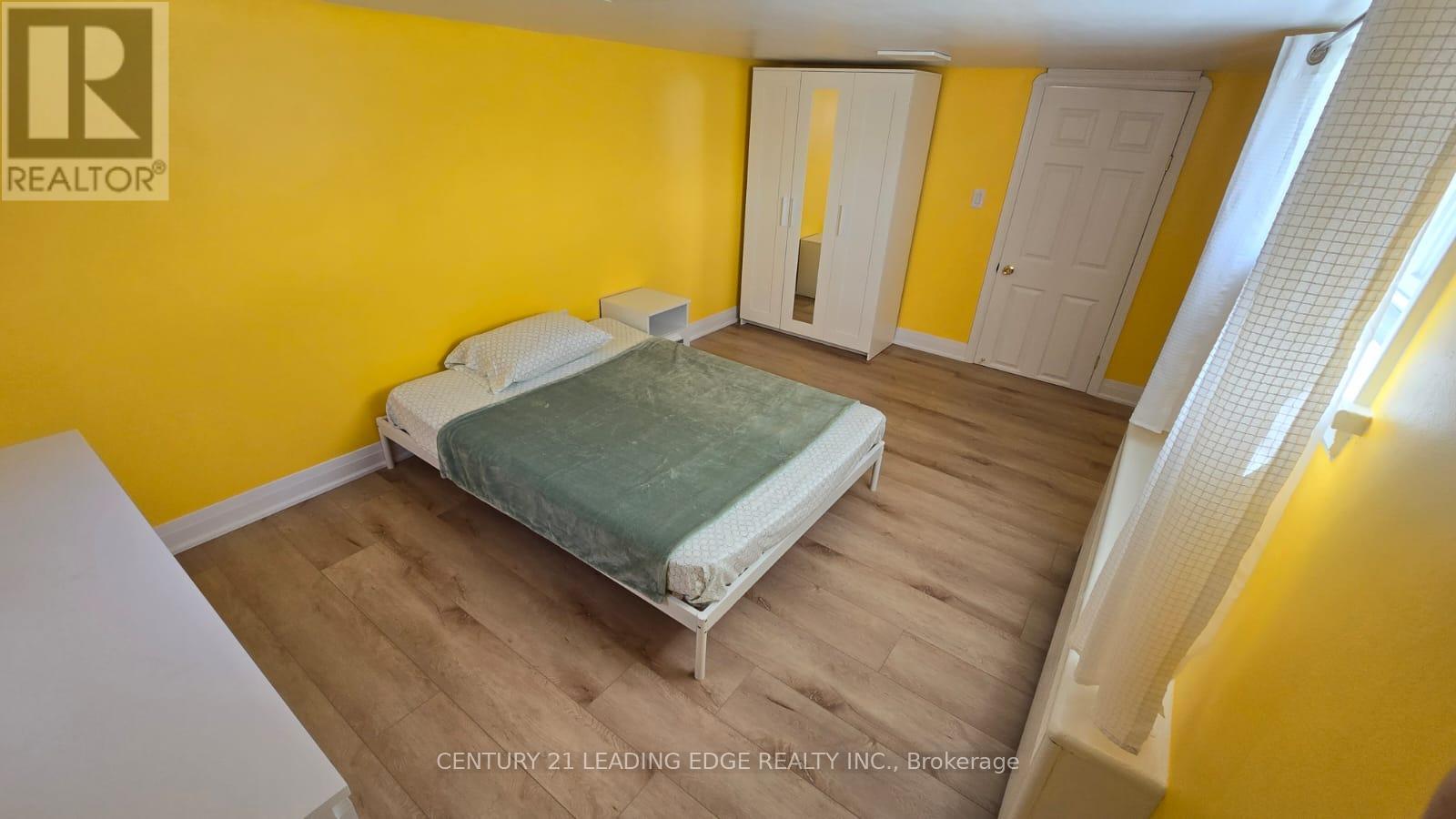 70 Westdale Drive, Toronto, Ontario  M3K 1A6 - Photo 15 - W12960218