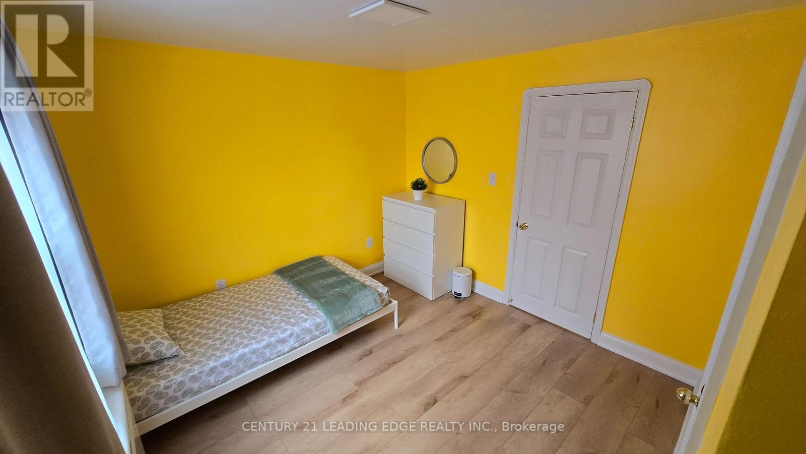 70 Westdale Drive, Toronto, Ontario  M3K 1A6 - Photo 6 - W12960218