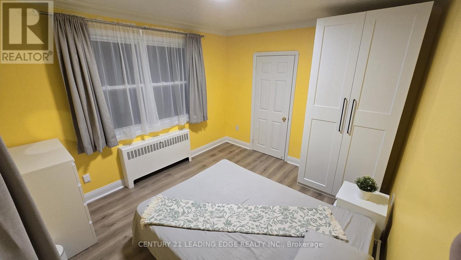 70 Westdale Drive, Toronto, Ontario  M3K 1A6 - Photo 8 - W12960218