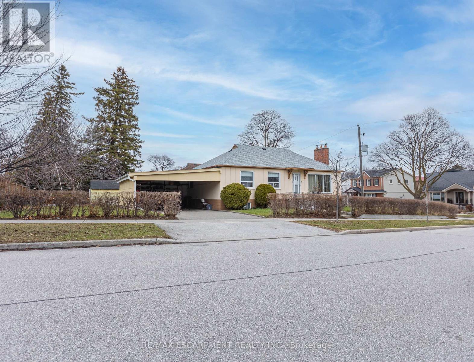 1 SNARESBROOK DRIVE, Toronto, Ontario