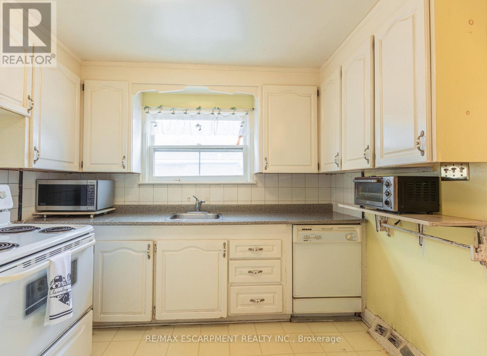 1 Snaresbrook Drive, Toronto, Ontario  M9W 2N5 - Photo 13 - W12960240