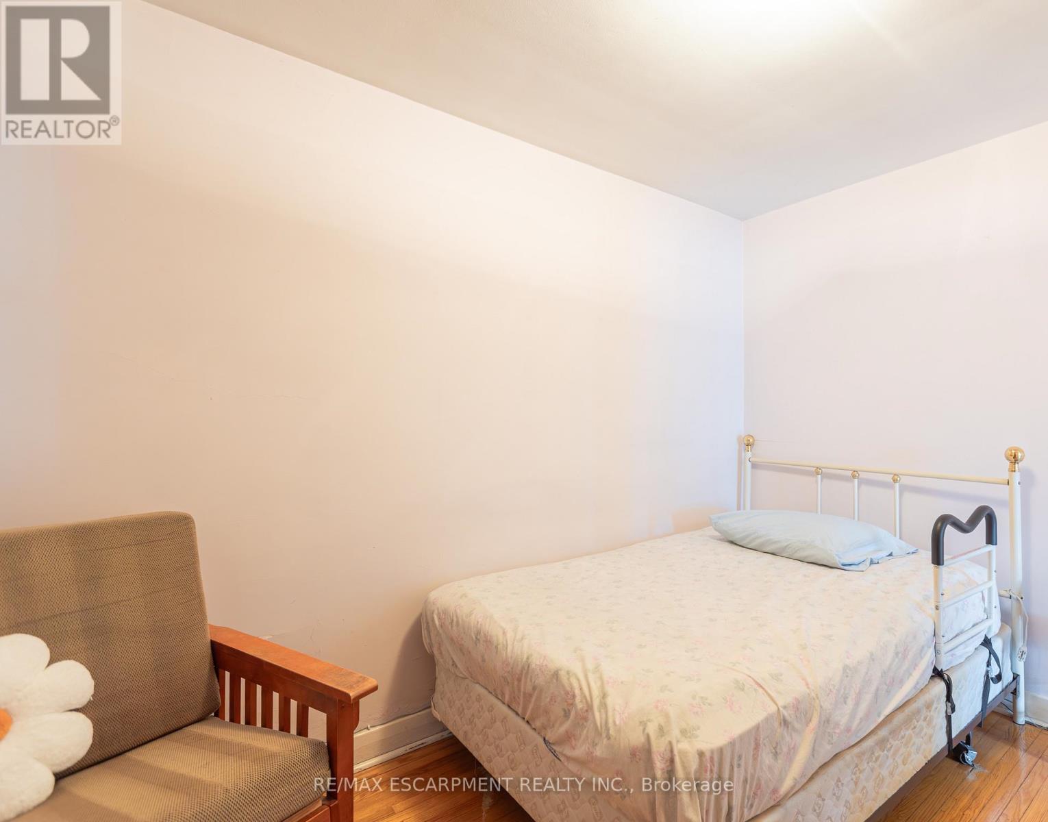 1 Snaresbrook Drive, Toronto, Ontario  M9W 2N5 - Photo 20 - W12960240