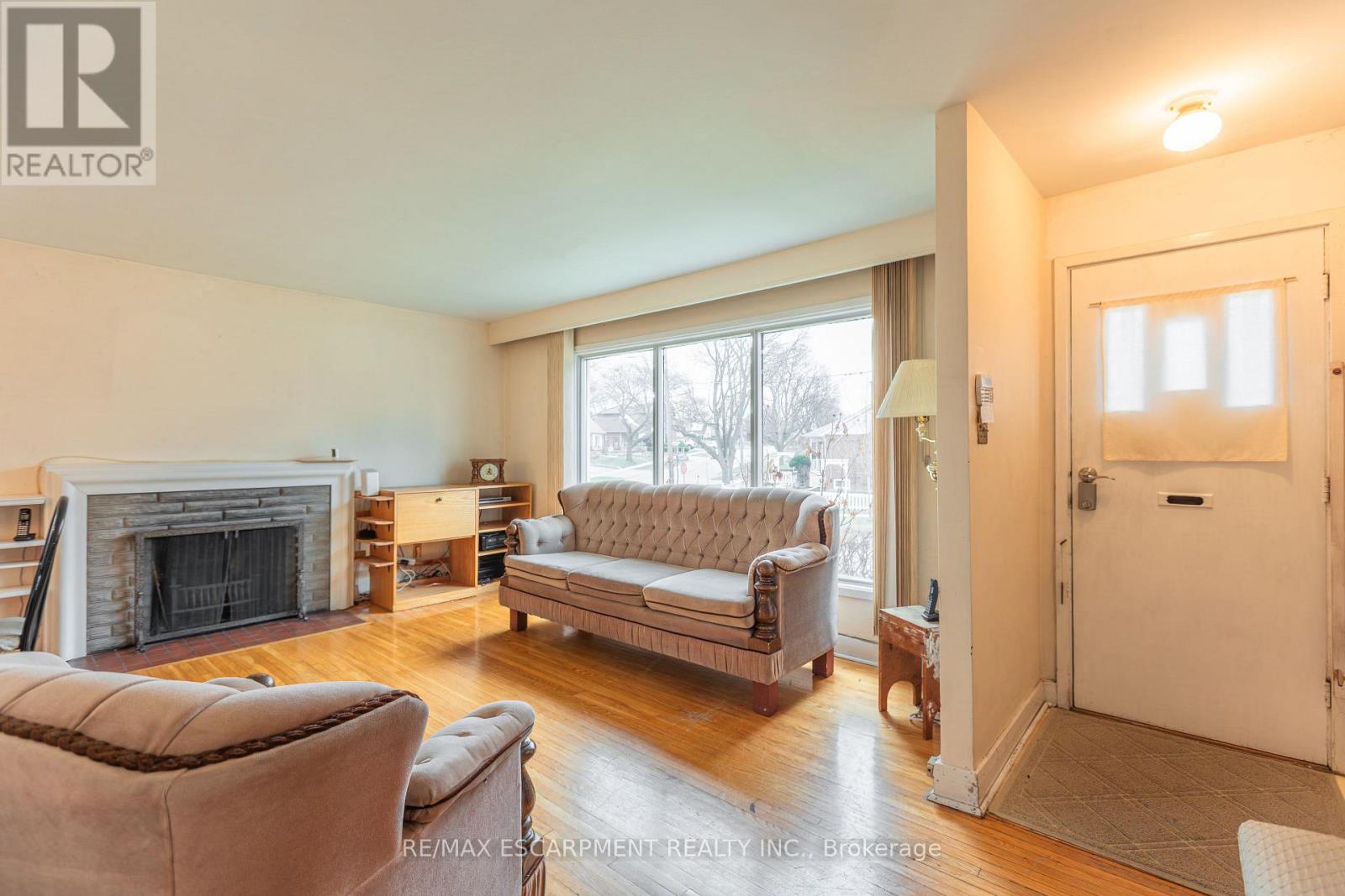 1 Snaresbrook Drive, Toronto, Ontario  M9W 2N5 - Photo 5 - W12960240