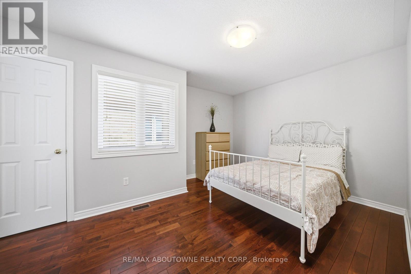 884 Stoutt Crescent, Milton, Ontario  L9T 7R1 - Photo 25 - W12960242