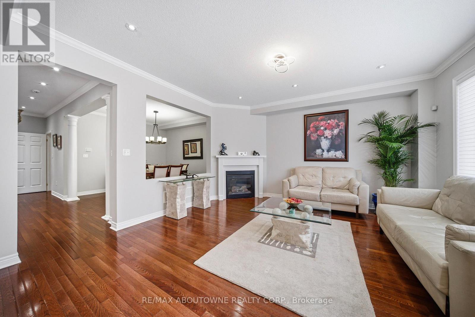 884 Stoutt Crescent, Milton, Ontario  L9T 7R1 - Photo 9 - W12960242