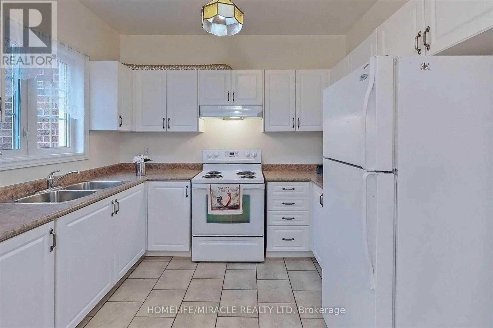 11 Joseph Street, Brampton, Ontario  L6X 0J3 - Photo 3 - W12960246