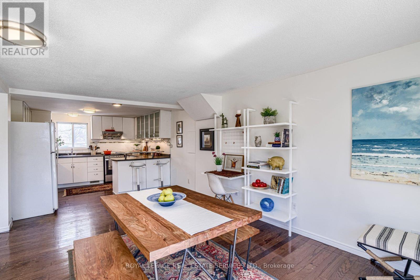 Upper Apt. - 170 Fairview Avenue, Toronto, Ontario  M6P 3A5 - Photo 14 - W12960260