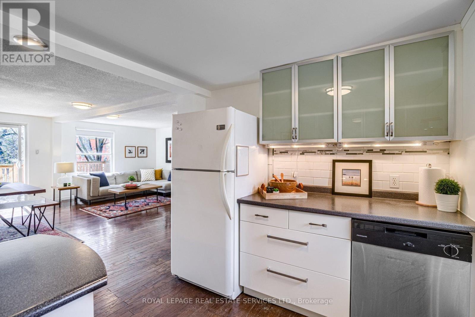 Upper Apt. - 170 Fairview Avenue, Toronto, Ontario  M6P 3A5 - Photo 19 - W12960260