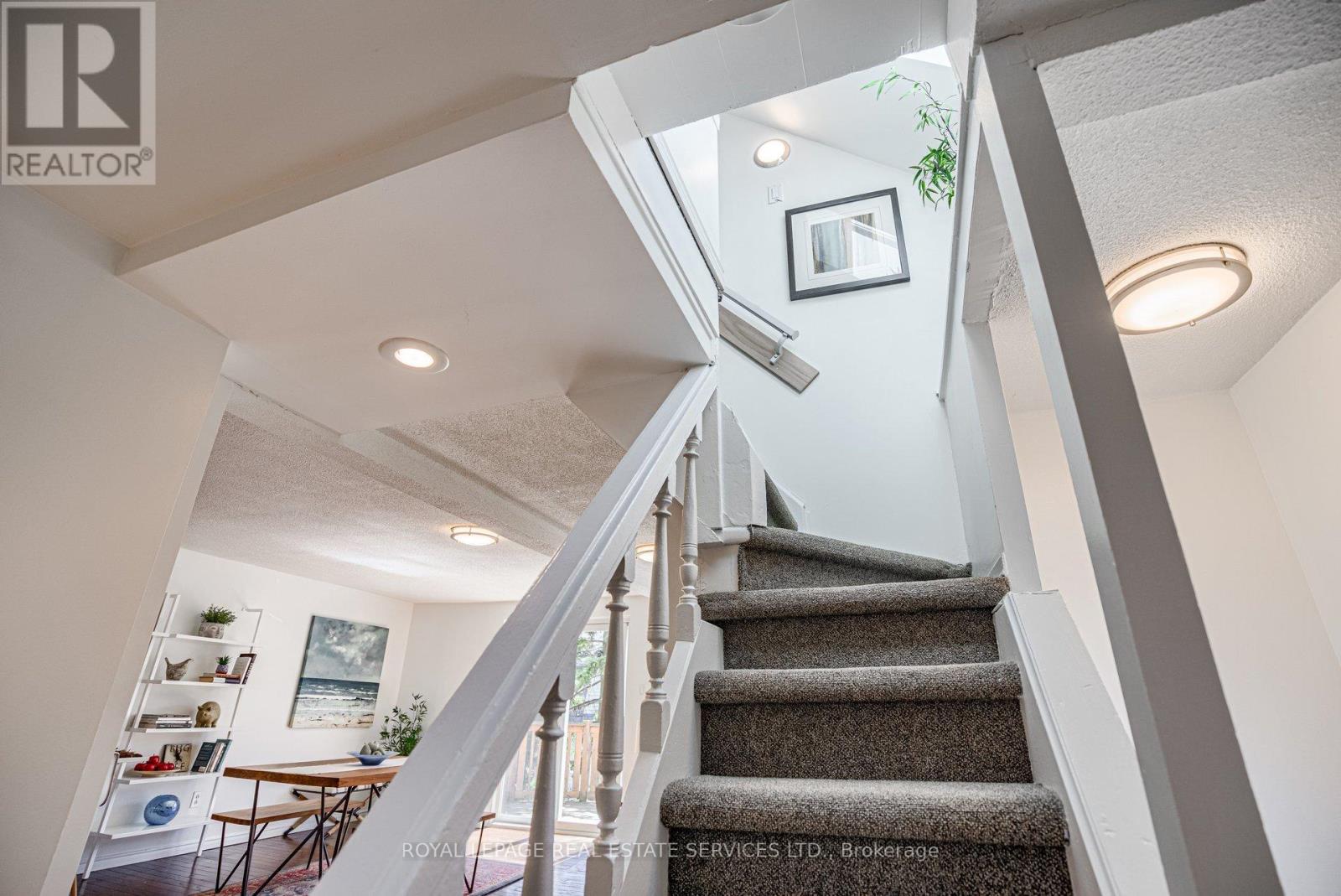 Upper Apt. - 170 Fairview Avenue, Toronto, Ontario  M6P 3A5 - Photo 23 - W12960260