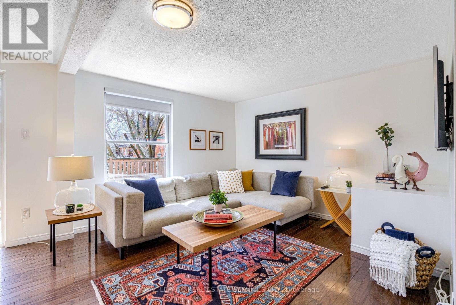 Upper Apt. - 170 Fairview Avenue, Toronto, Ontario  M6P 3A5 - Photo 4 - W12960260