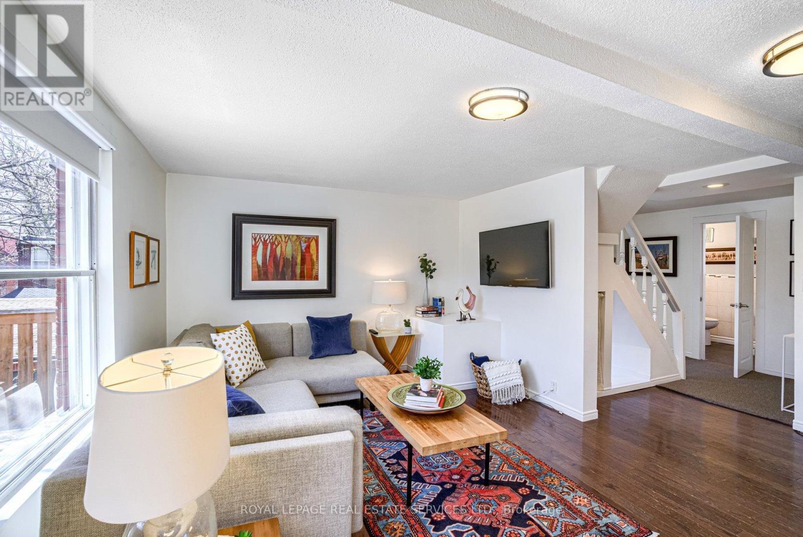 Upper Apt. - 170 Fairview Avenue, Toronto, Ontario  M6P 3A5 - Photo 5 - W12960260