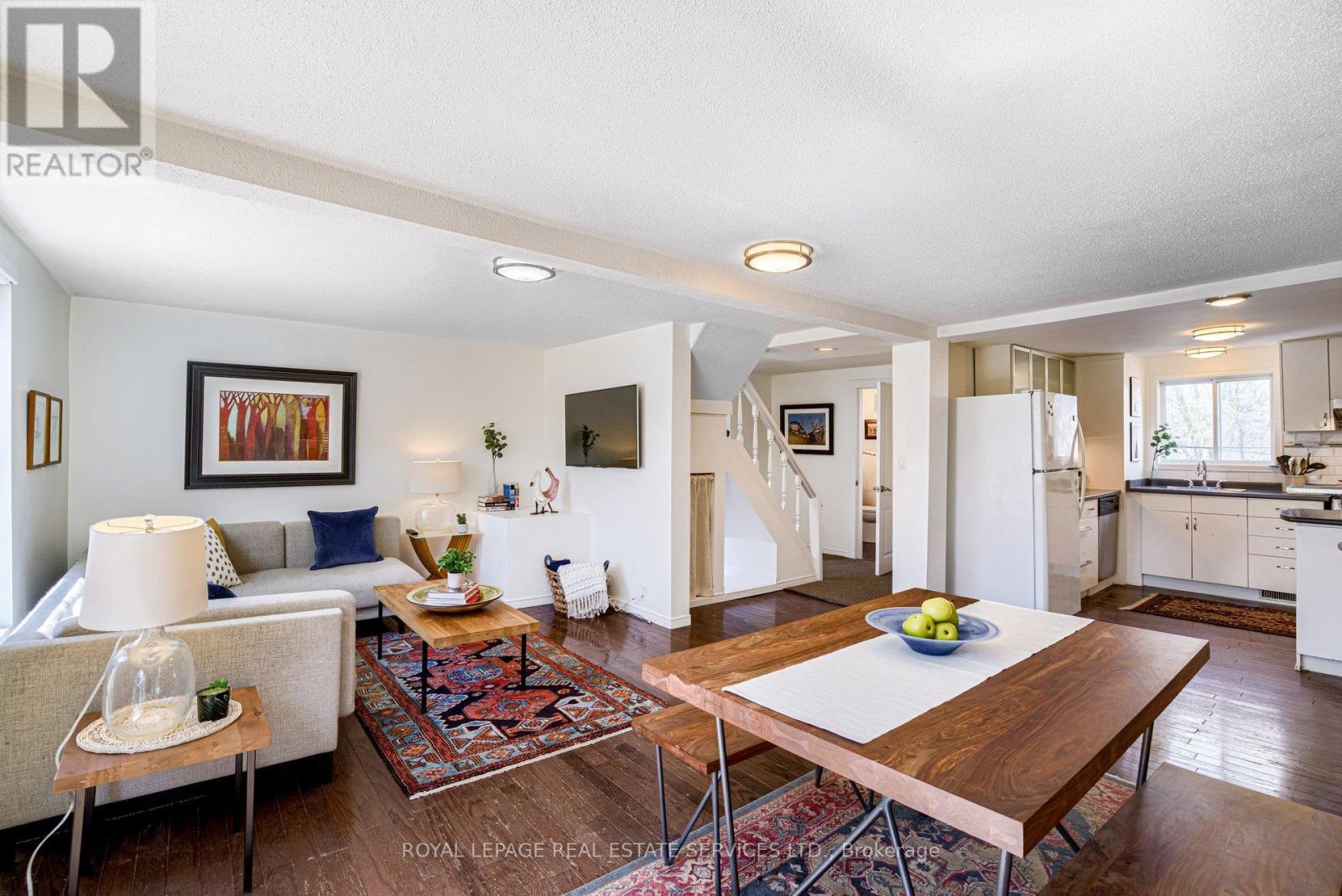 Upper Apt. - 170 Fairview Avenue, Toronto, Ontario  M6P 3A5 - Photo 6 - W12960260