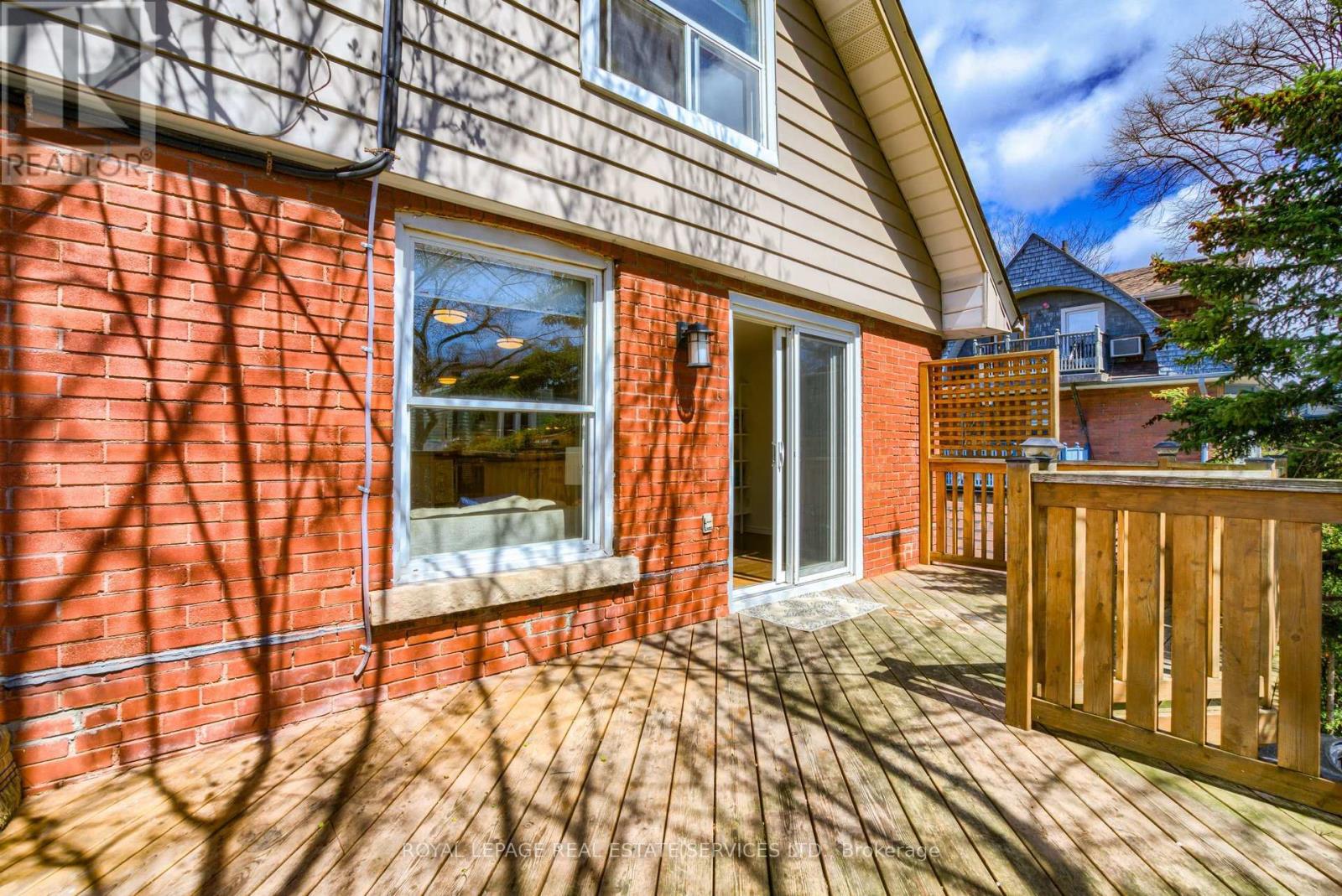 Upper Apt. - 170 Fairview Avenue, Toronto, Ontario  M6P 3A5 - Photo 7 - W12960260