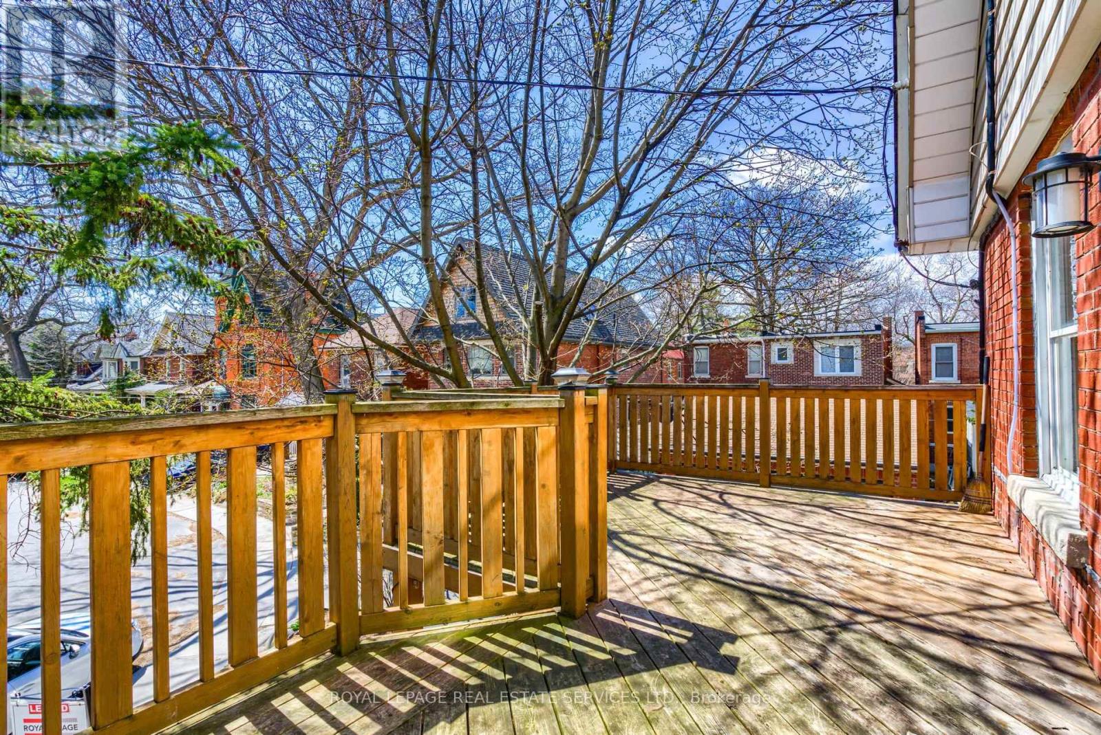 Upper Apt. - 170 Fairview Avenue, Toronto, Ontario  M6P 3A5 - Photo 8 - W12960260