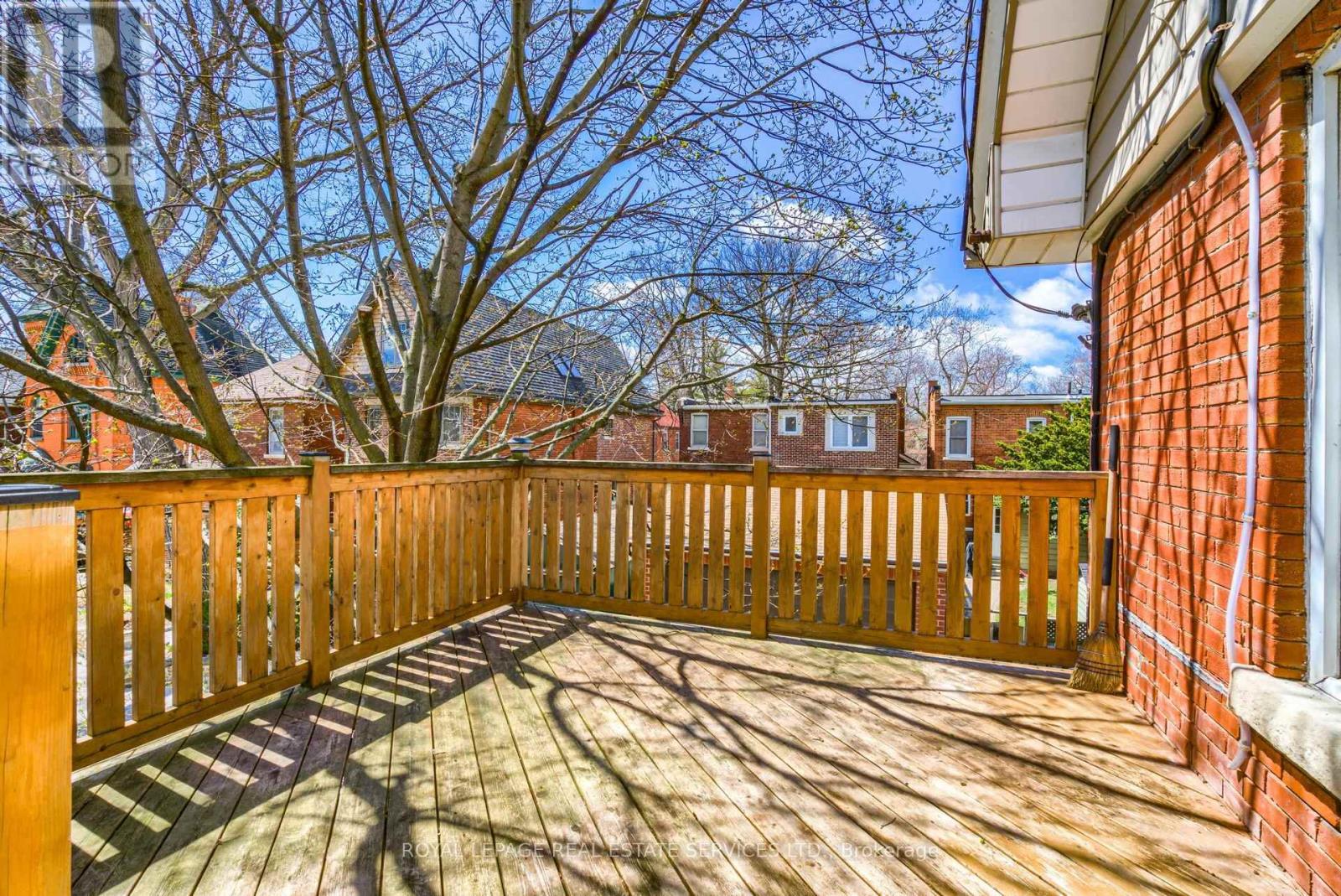 Upper Apt. - 170 Fairview Avenue, Toronto, Ontario  M6P 3A5 - Photo 9 - W12960260