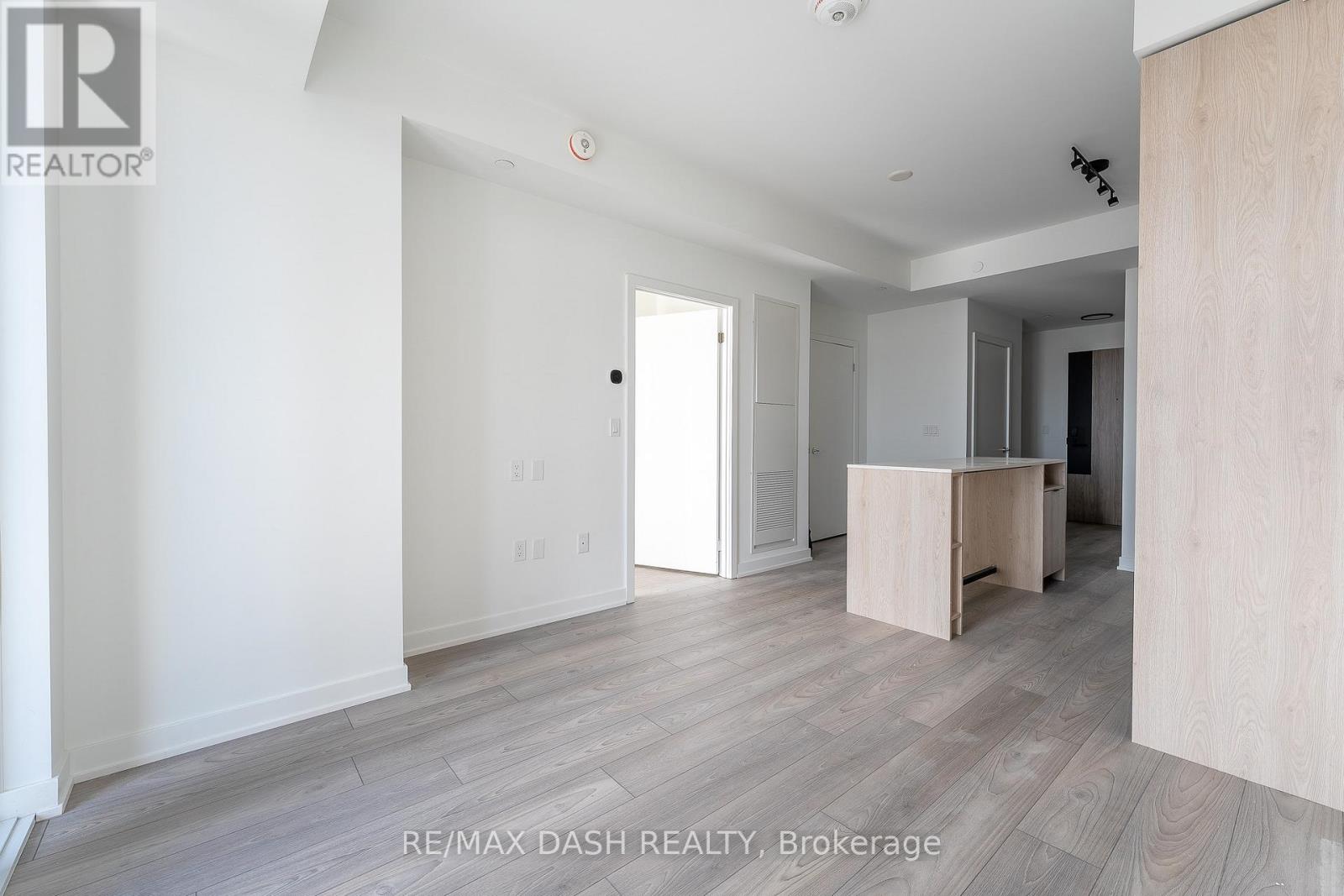 1304 - 1007 The Queensway Avenue, Toronto, Ontario  M8Z 0H4 - Photo 7 - W12960272