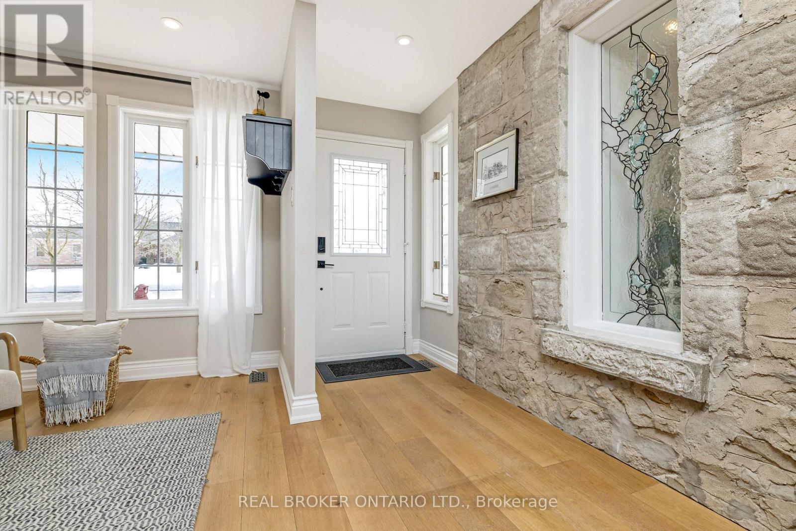 6827 Second Line, Centre Wellington, Ontario  N1M 2W4 - Photo 4 - X12960154